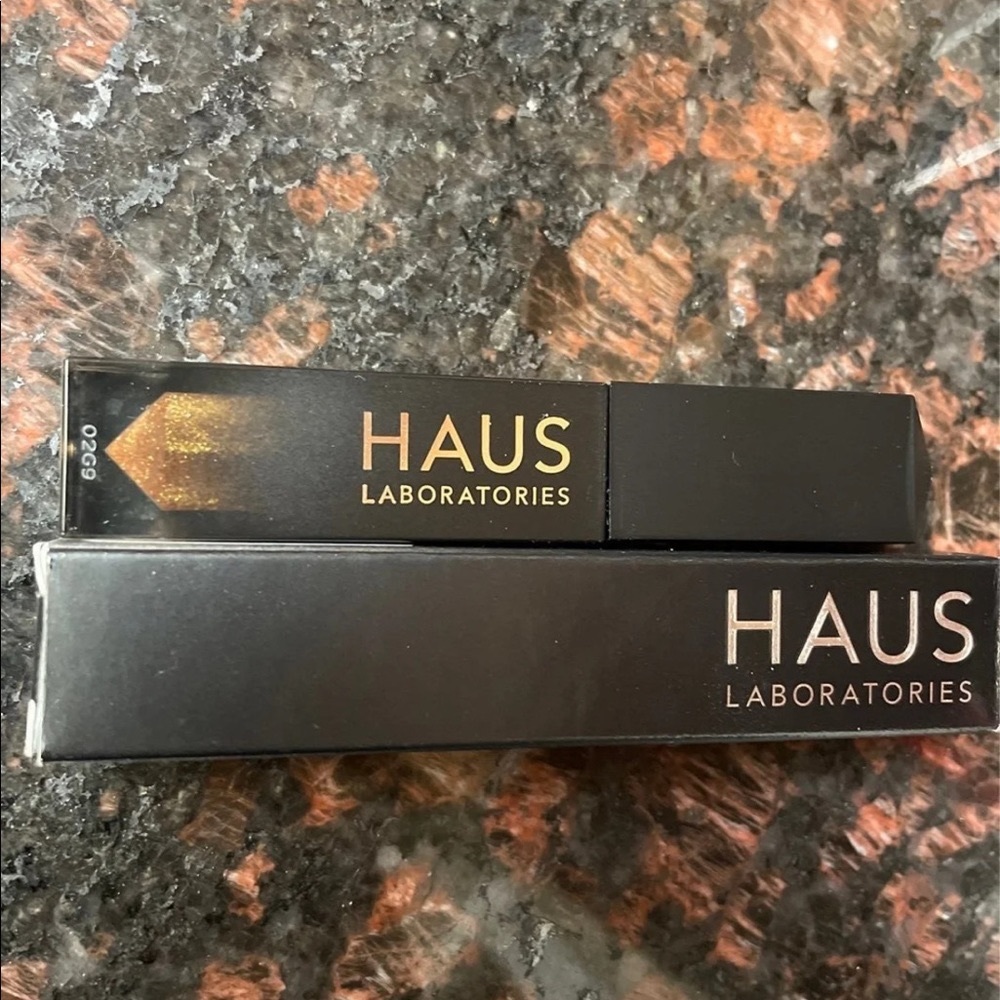Haus Laboratories Glam Attack Liquid Shimmer Powder Legend